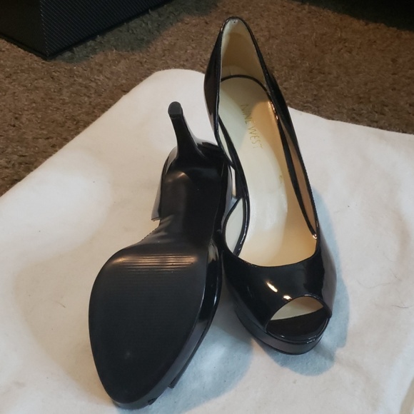 Heels - Picture 4 of 4